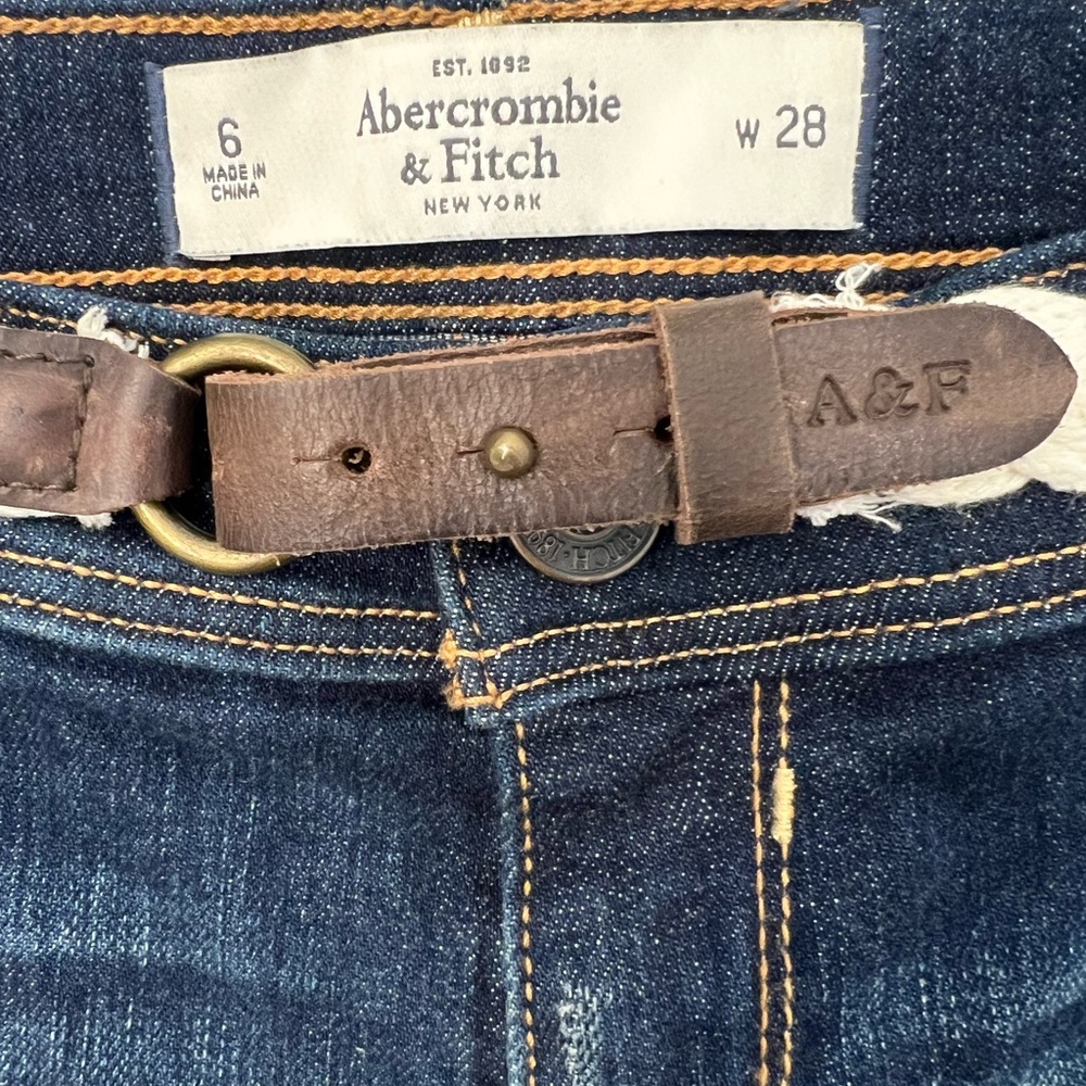 NWOT Abercrombie & Fitch Denim / Jean Shorts with Braided Belt Size 6 / 28 - Picture 3 of 3